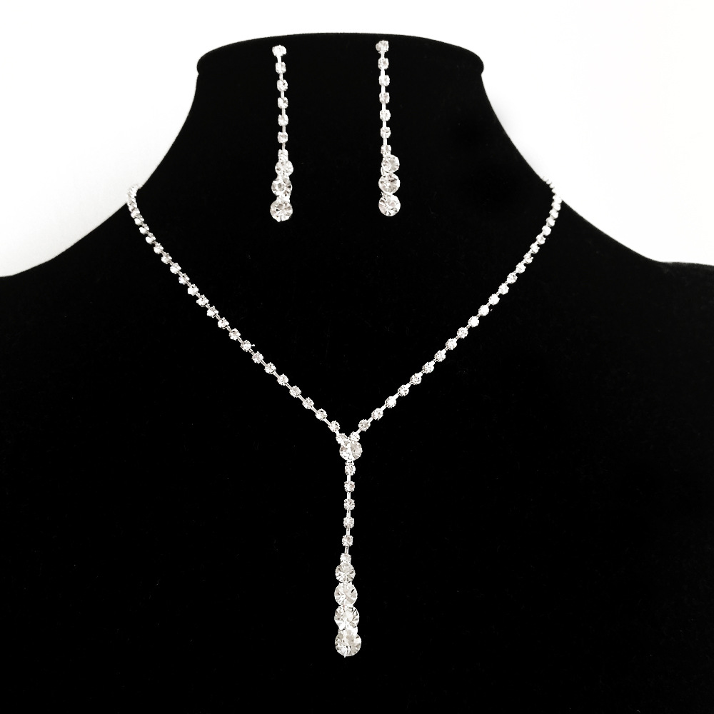 Wedding accessories: European and American Bridal jewelry, water drop and diamond necklace, earneedle set, two-piece set full figure