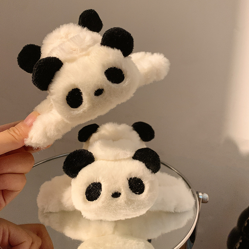 Cute panda plush claw clip, female autumn and winter hair clip at the back of the head, cartoon clip, updo, shark clip, hair accessory and headwear details Picture
