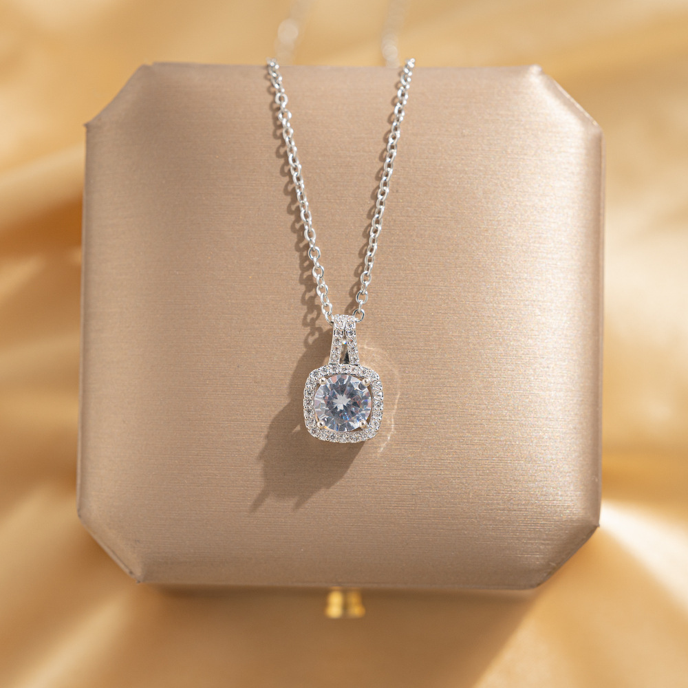 Light luxury and simple square diamond zirconia titanium steel necklace for women, silver fashion and niche style, versatile collarbone chain, a popular online accessory full figure