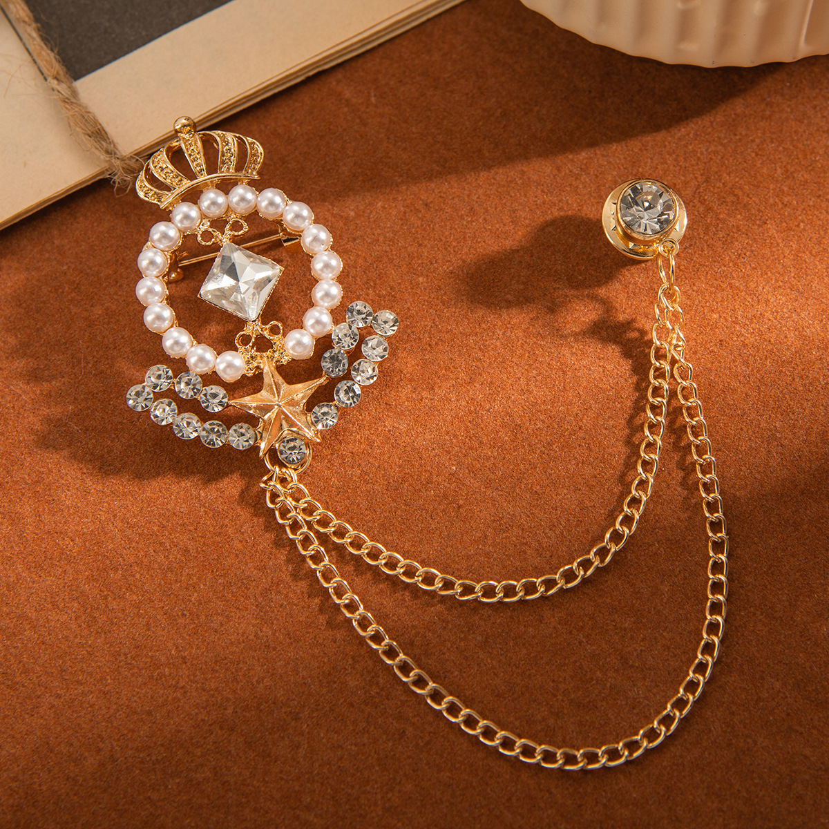Korean-style retro crown pearl inlaid with classical style alloy brooch, light luxury tassel pearl clothing collar pin accessory Application Scenario