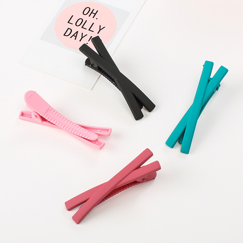 Korean minimalist internet-famous hair clips, sweet side one-piece clips, bangs clips, matte colored hair clips, girl's hair accessories and headwear Application Scenario
