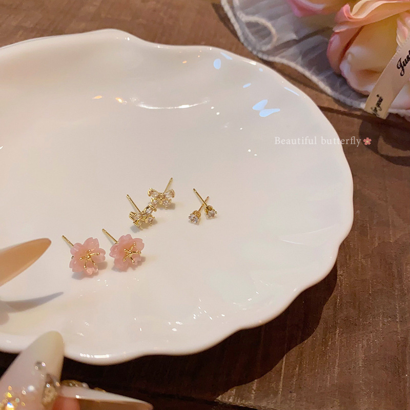Pink butterfly flower stud earrings for women's summer, small and exquisite, 2024 new style, elegant and light luxury, internet-famous earrings Specification drawing
