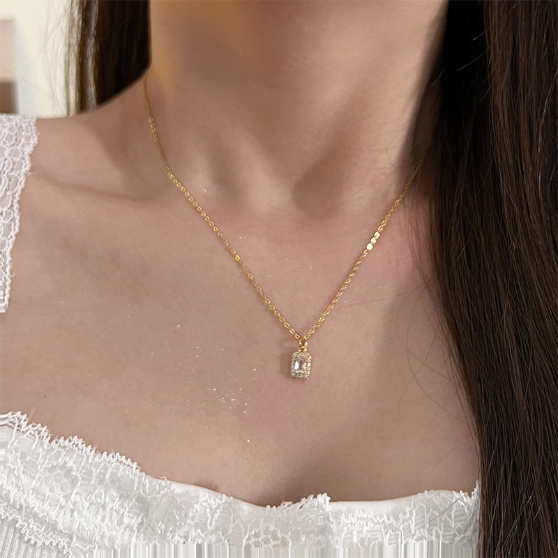 2024 Bestseller Square Super Flash Zircon necklace, women's light luxury and niche style new rock sugar neckchain collarbone chain Application Scenario