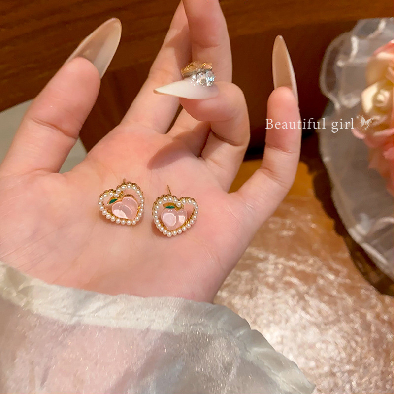 S925 Silver Needle Peach Heart-shaped Earrings, a niche design for women with a sweet pearl stud, are fresh and elegant earrings for young girls details Picture
