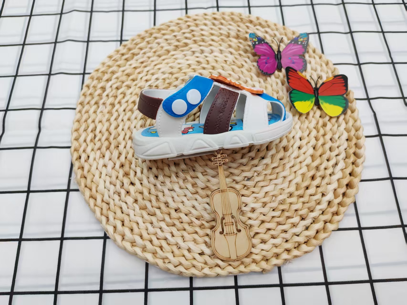 Baby headband sandals with soft soles and anti-slip properties will make noise when walking Specification drawing