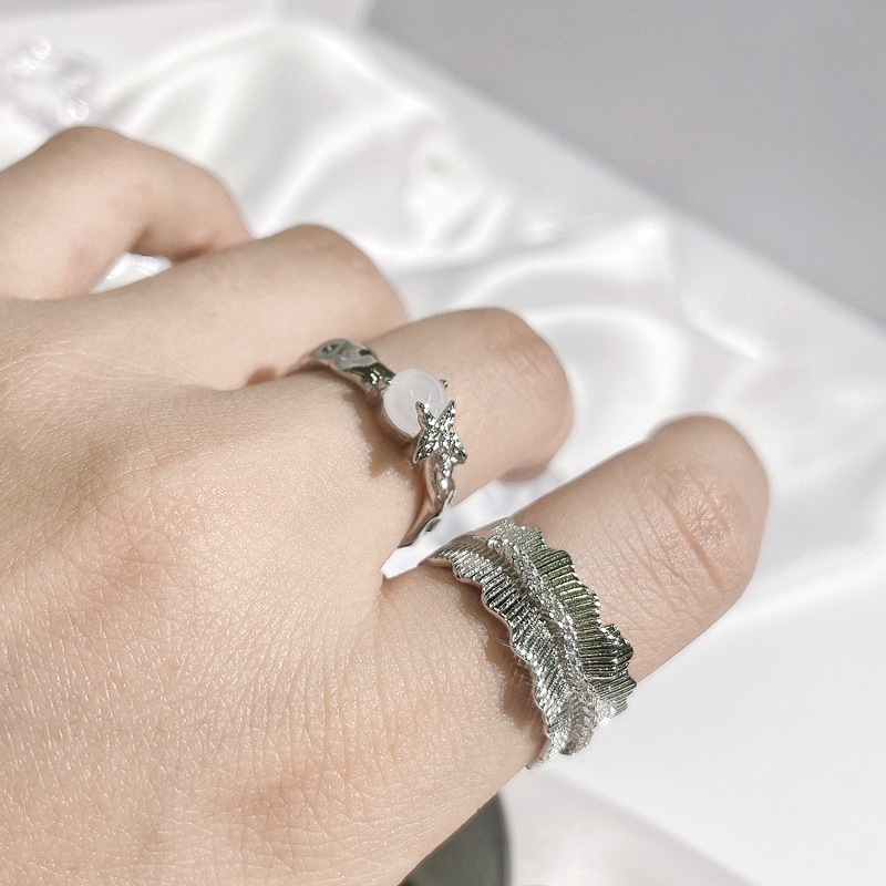 Korean version, niche and unique texture, irregular pleated open ring, simple, individual, exquisite and versatile ring for women Application Scenario