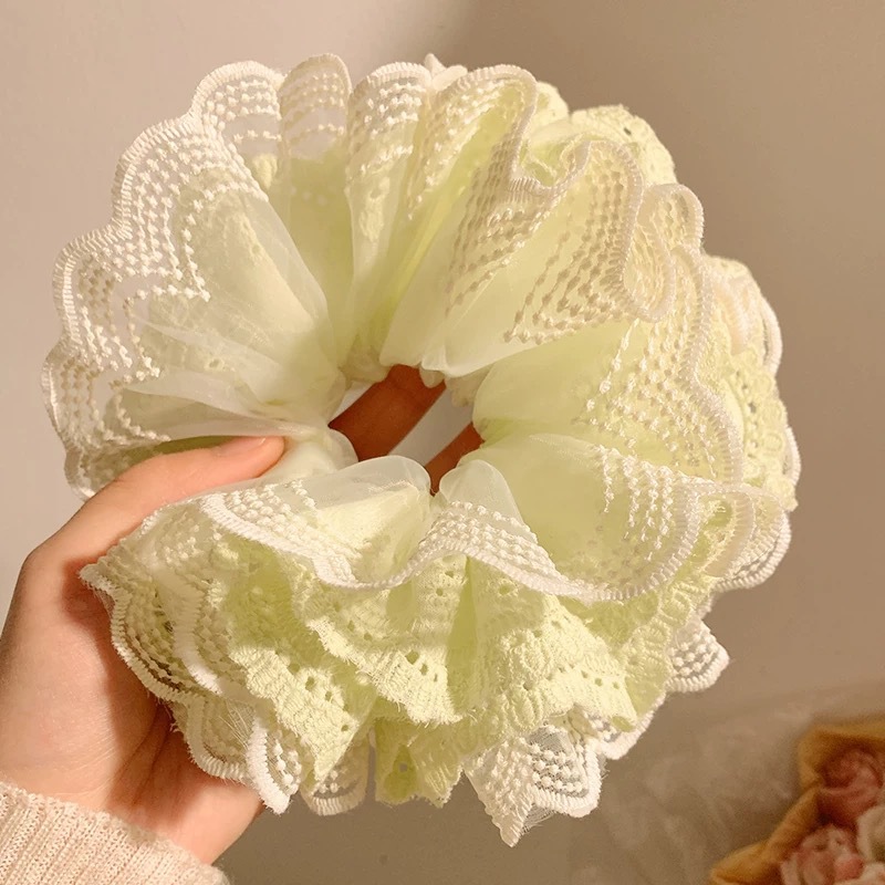 Summer green apple ~ Green lace large intestine hair tie for a woman's high-end look, bun hairstyle, Korean-style oversized hair accessory tied up Application Scenario