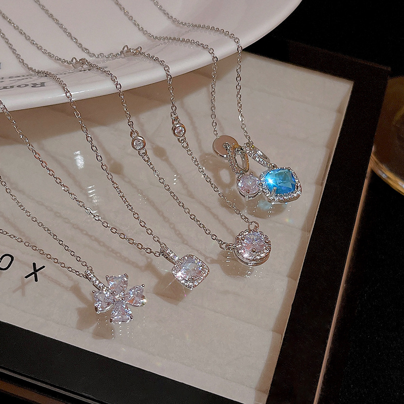 Ins-style diamond-encrusted small sugar cube titanium steel necklace, super fairy-like feminine charm, versatile and high-end collarbone chain necklace accessory Application Scenario