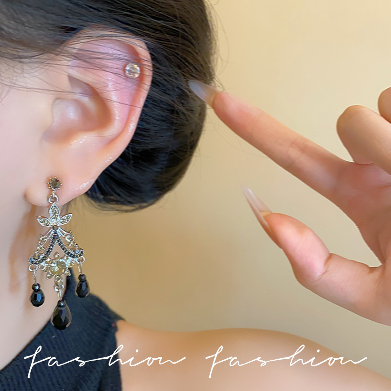 Black crystal tassel earrings and pendants, retro court style, unique and exquisite, light luxury, high-end and elegant, dark earrings Application Scenario