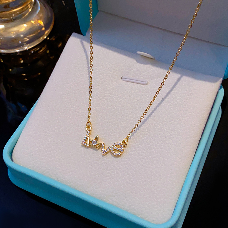Wholesale of popular European and American crown love diamond-encrusted titanium steel pendant collarbone chain accessories with a niche and light luxury style for women Application Scenario