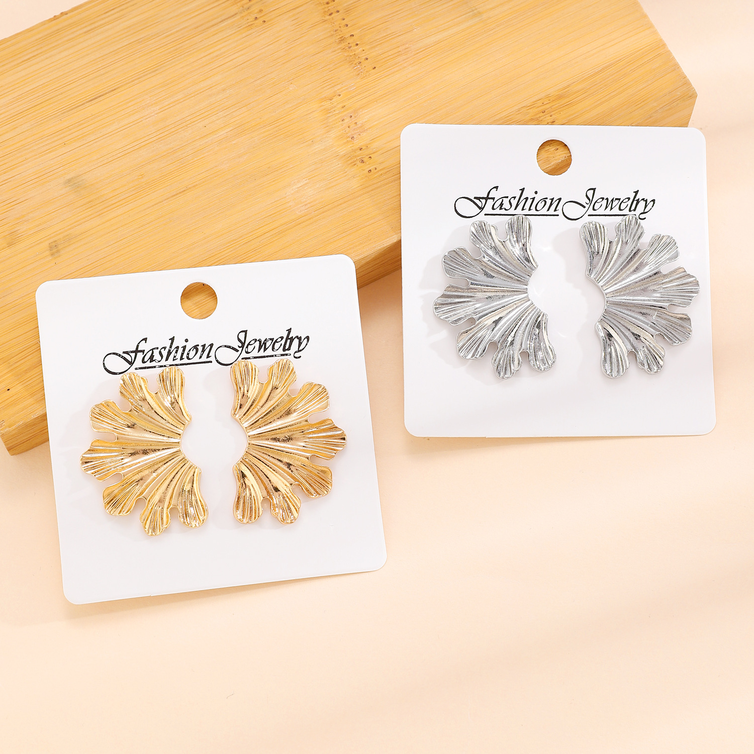New European and American geometric square heart-shaped star-shaped stud earrings, women's frosted elegant earrings, stainless steel earrings, cross-border accessories Specification drawing