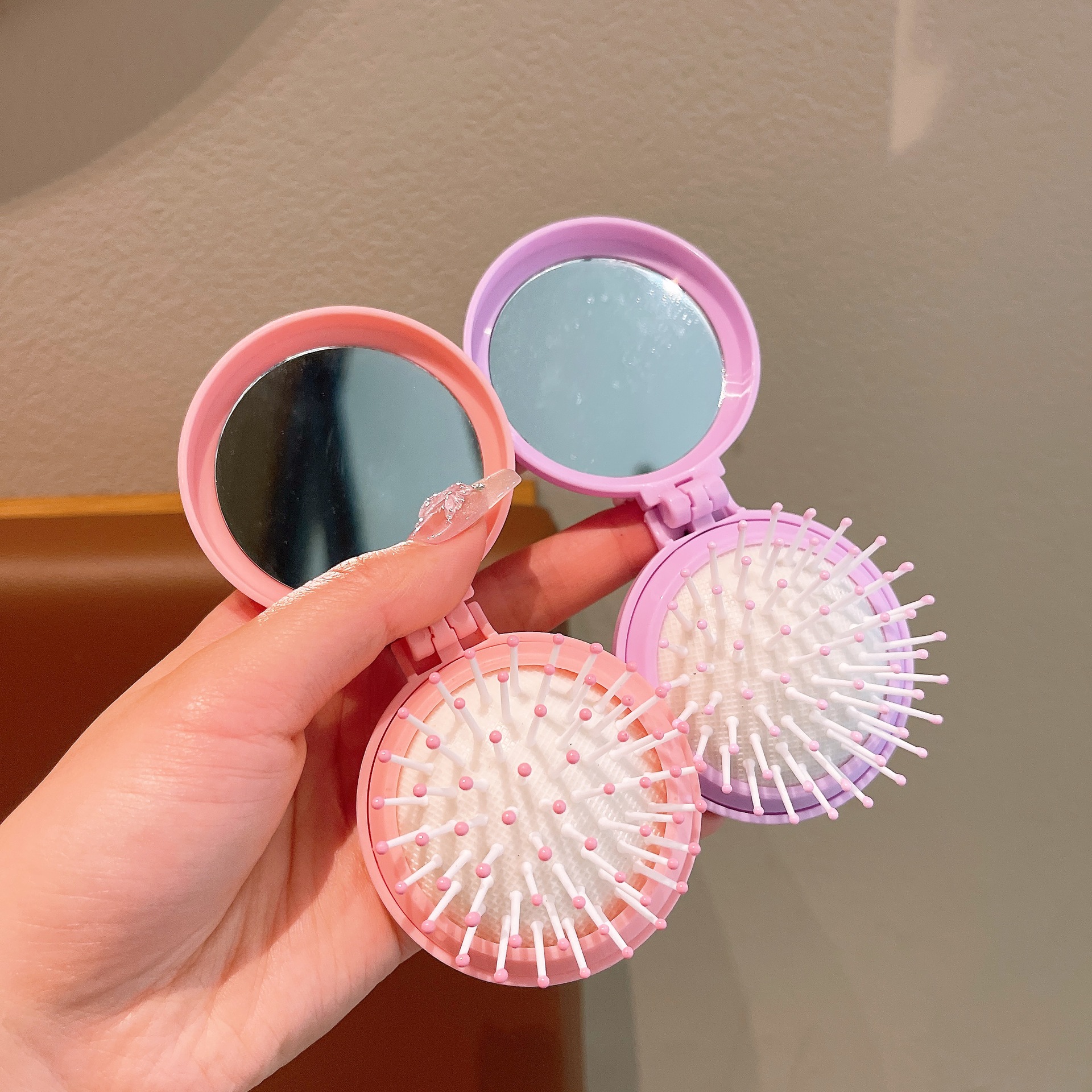 Cute cartoon mini folding comb for girls, portable air cushion comb, airbag massage comb and mirror all in one Specification drawing