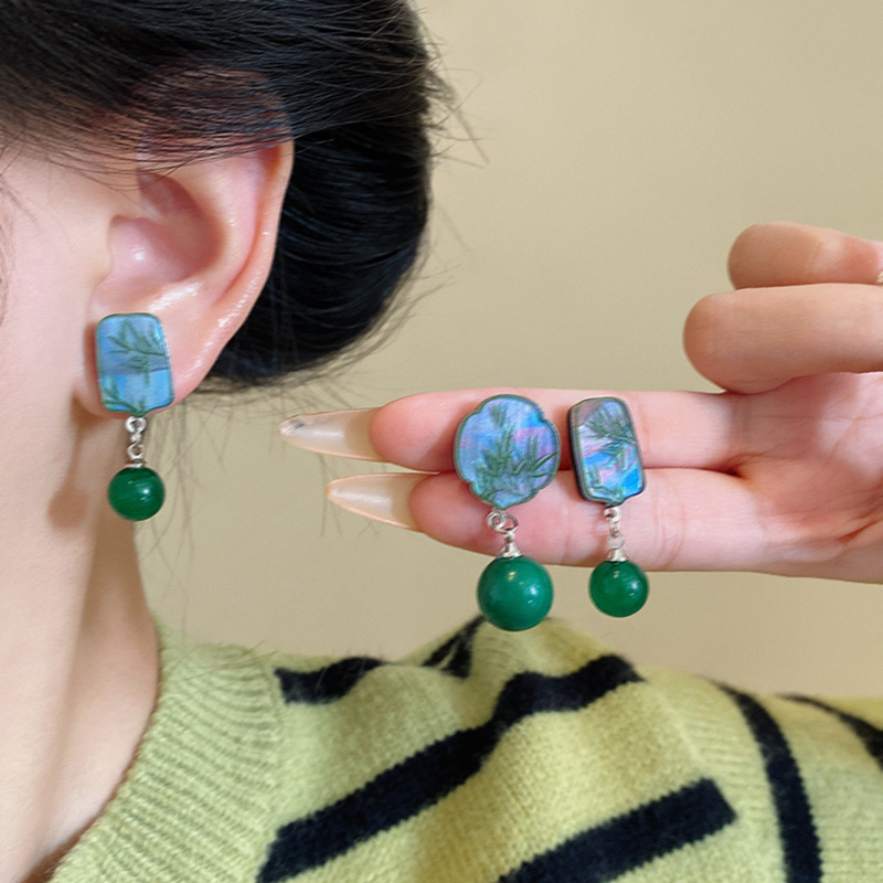 New Chinese-style bamboo leaf earrings with a high-end feel, ancient-style earrings and stud earrings, retro imitation green agate, elegant and grand earrings details Picture