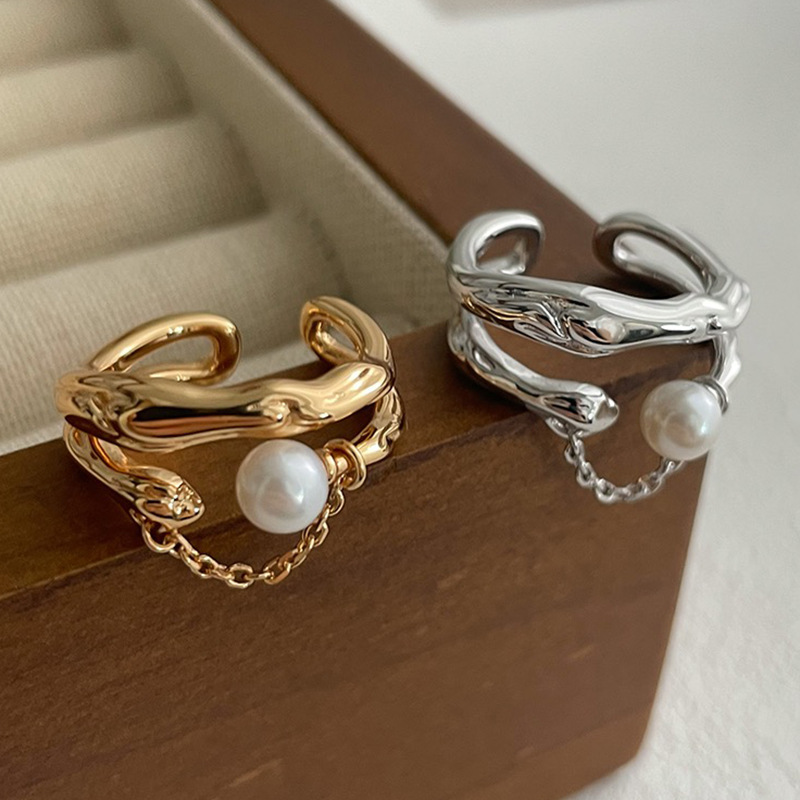 Double-layer irregular metal pearl open ring, a unique design for women, retro, individual, simple and versatile, elegant ring Application Scenario