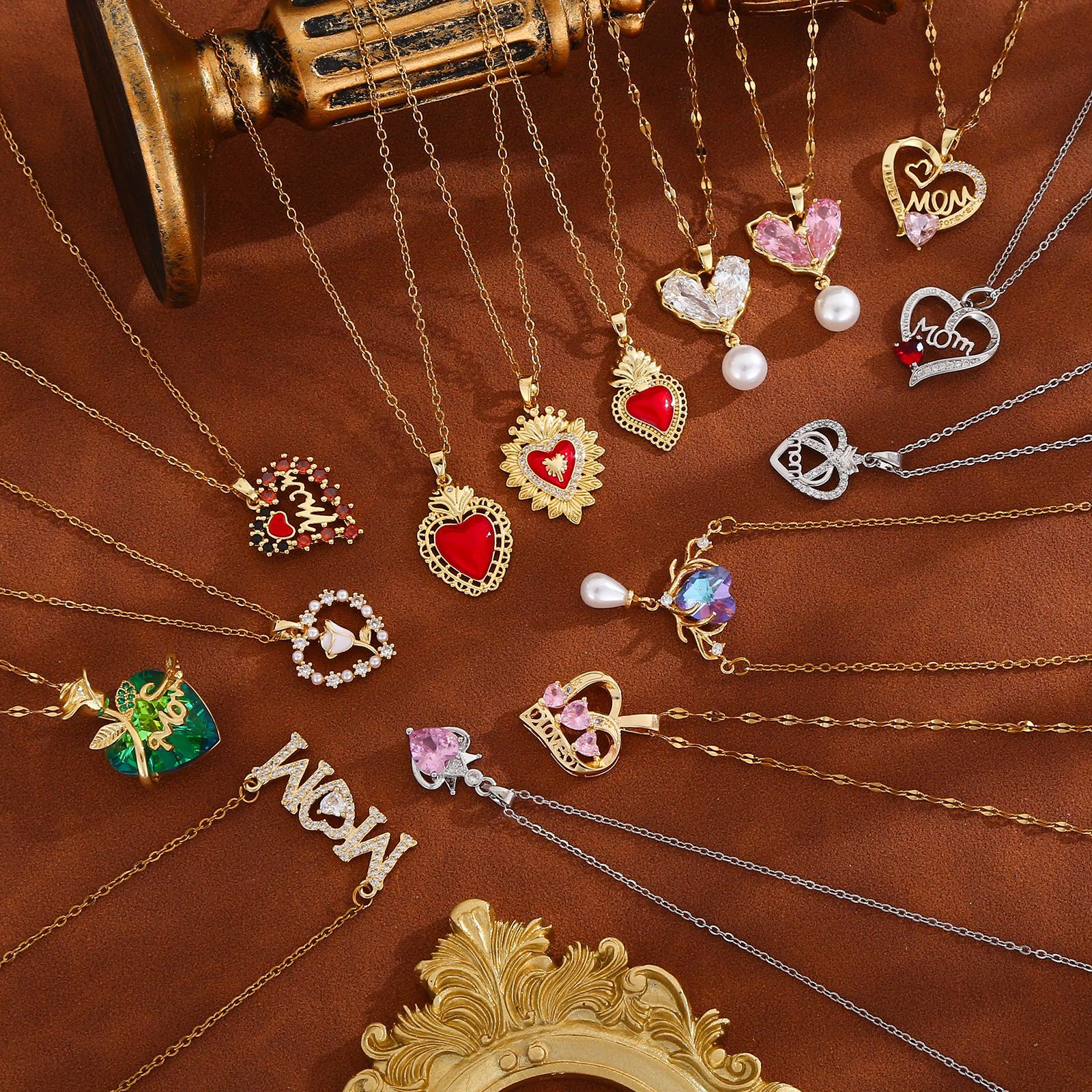 The new cross-border mom heart-shaped engraved micro-inlaid zirconium necklace is a simple and elegant Mother's Day gift full figure