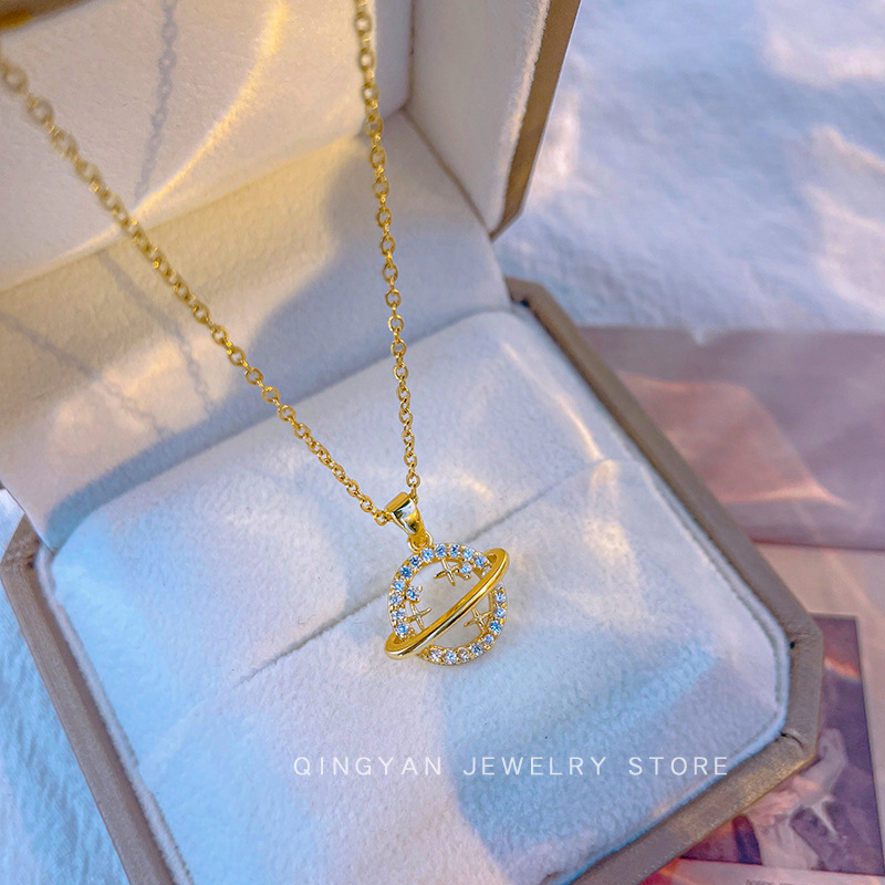A new Japanese and Korean style smiley face planet pendant titanium steel necklace, a rare collarbone chain for women, and a high-end and versatile accessory Specification drawing