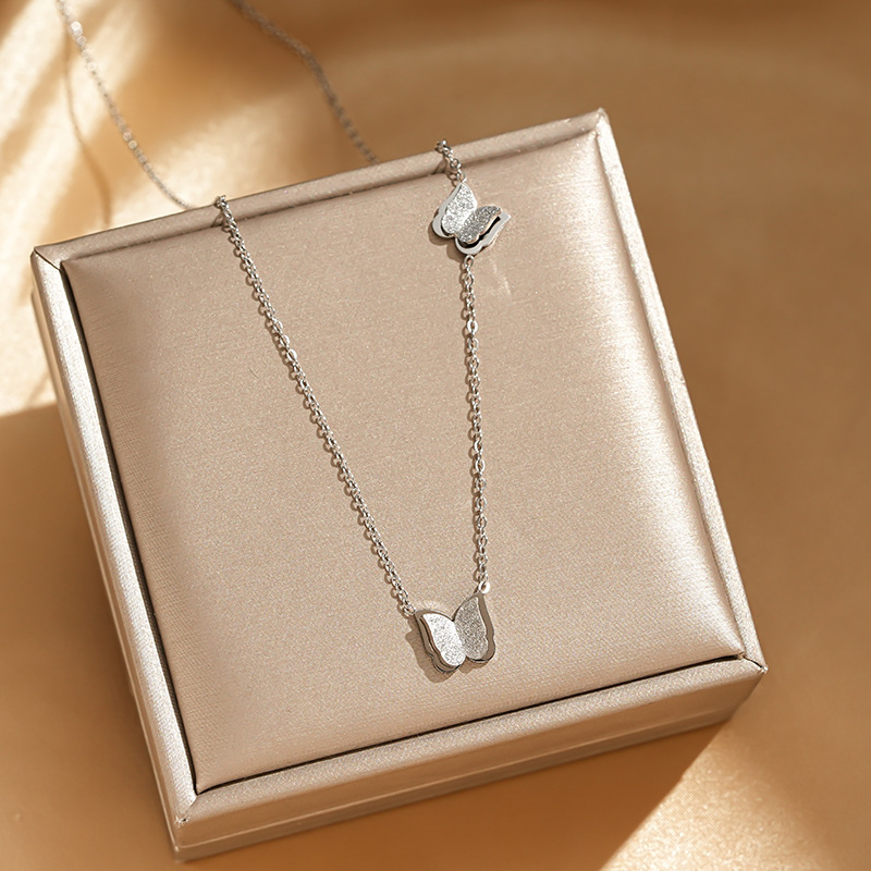 Titanium steel non-fading three-dimensional double-layer frosted butterfly necklace, fashionable and versatile for women, popular collarbone chain, light luxury accessory Specification drawing