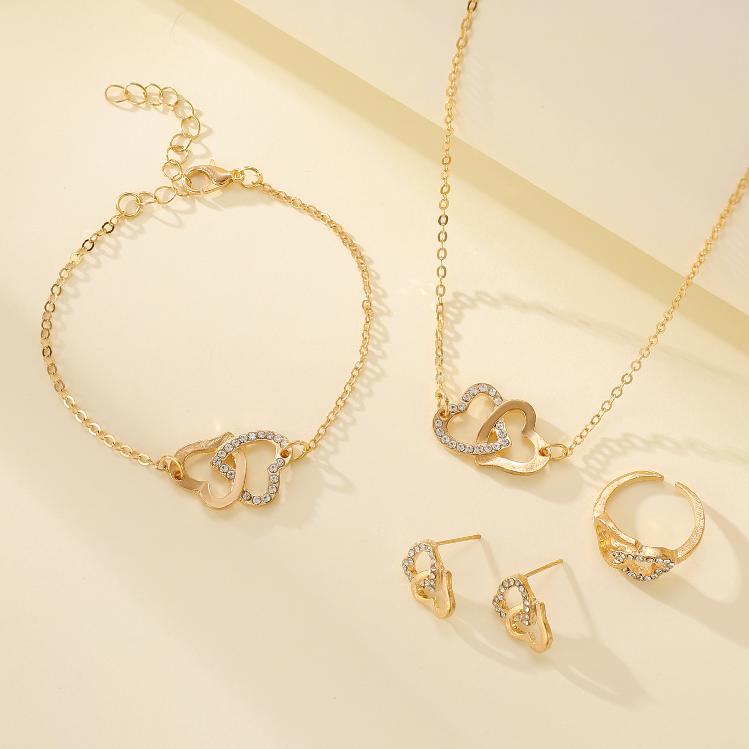 European and American diamond-encrusted double-ring heart-shaped earrings, rings, bracelets, necklaces, four-piece jewelry sets, women's fashion and high-end feel Specification drawing