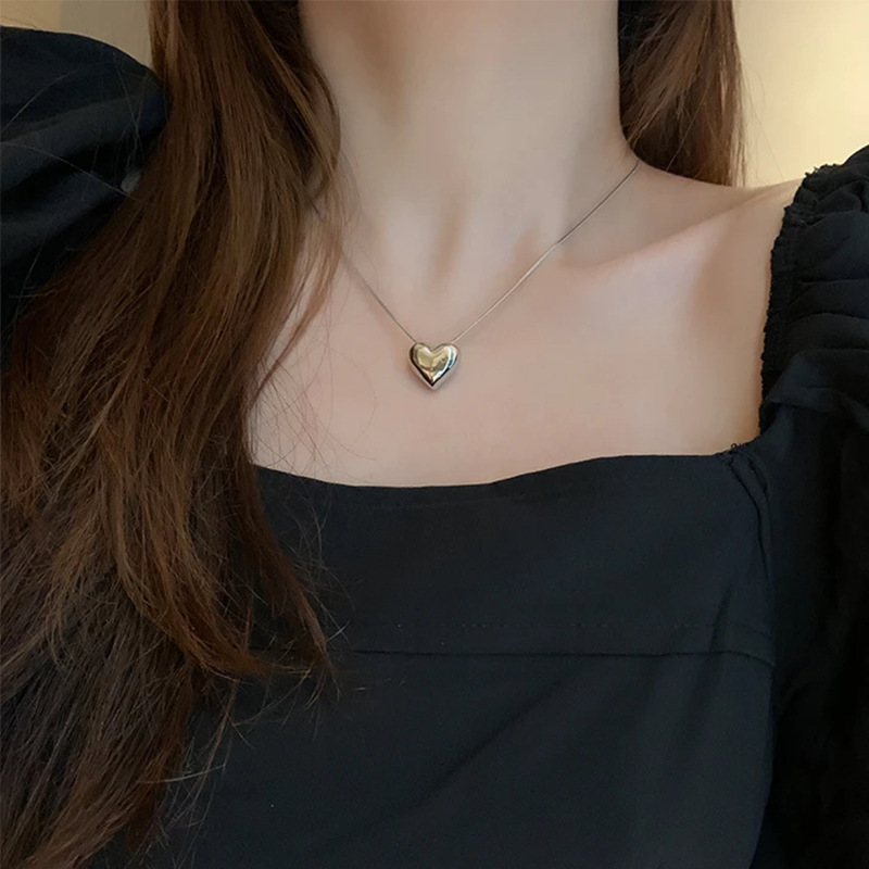 Korean niche, exaggerated, heart-shaped metal long necklace for women, light luxury, simple and exquisite, versatile necklace and collarbone chain Specification drawing
