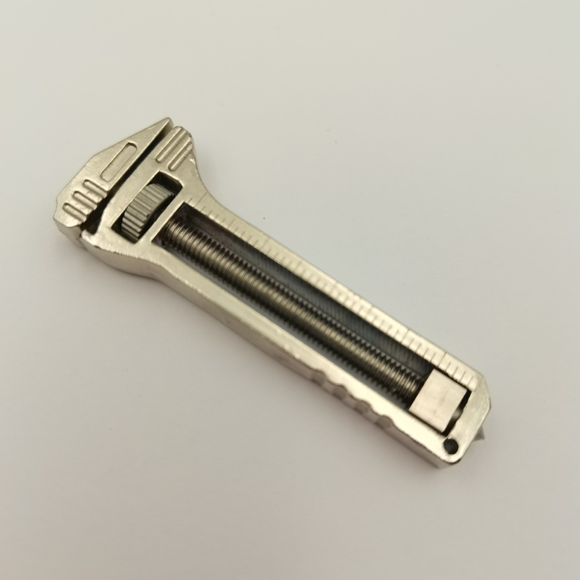 Cross-border Compact Titanium Multitool multi-functional auxiliary tool Application Scenario