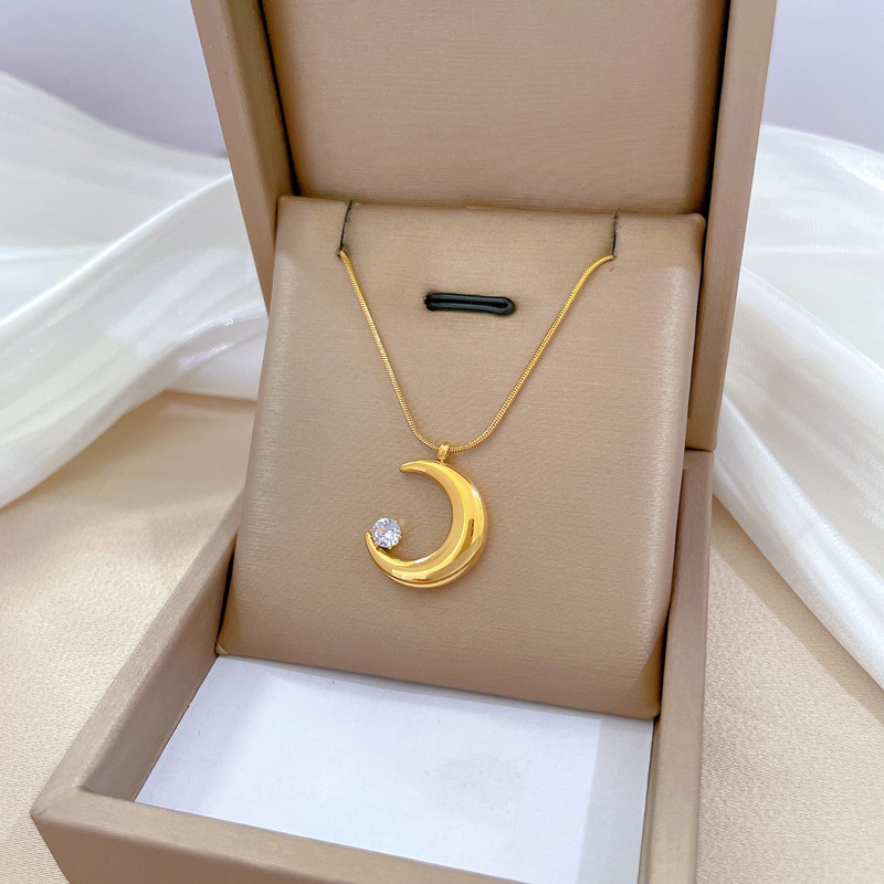 【 All-titanium Steel 】 Moon Zircon minimalist style furnace real gold necklace, female Instagram influencer collarbone chain accessory Application Scenario
