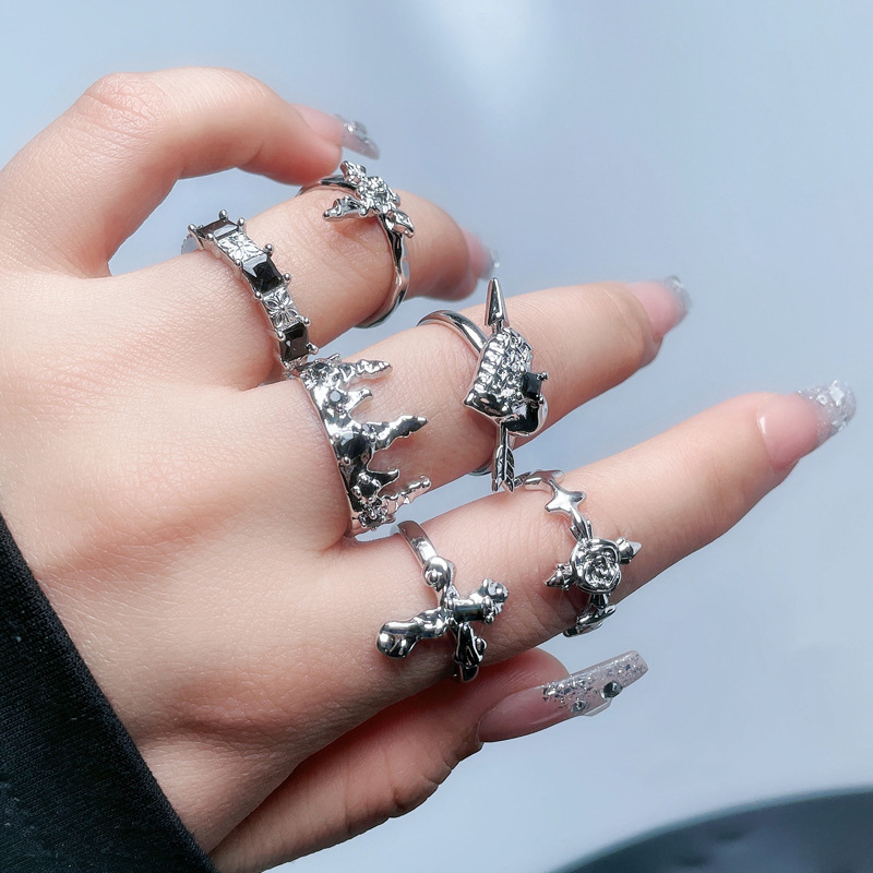 Punk dark style cross heart-shaped opening ring for women, retro, simple and high-end, niche design, personalized ring details Picture