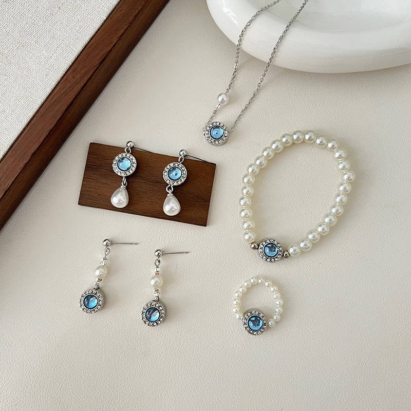 Aquamarine Shijia Pearl Necklace for women, a light luxury and niche collarbone chain, pearl and silver needle earrings and necklace set full figure