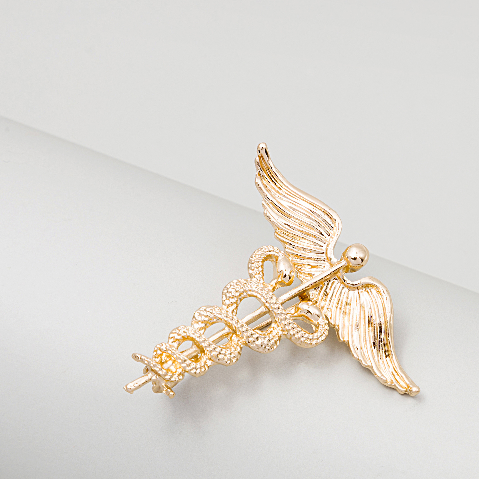 European and American retro creative brooches, snake-shaped scepters, angel wings, personalized animal corsages, clothing and accessories details Picture