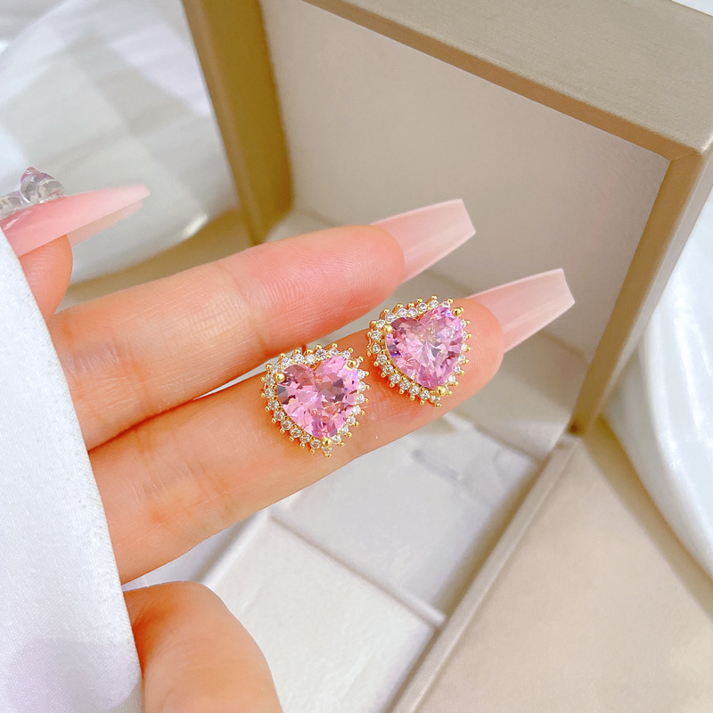 【 Titanium Steel 】 Full Diamond Heart Necklace Earring set, Light luxury, slightly inset, personalized and elegant banquet ear and neckpiece combination Application Scenario