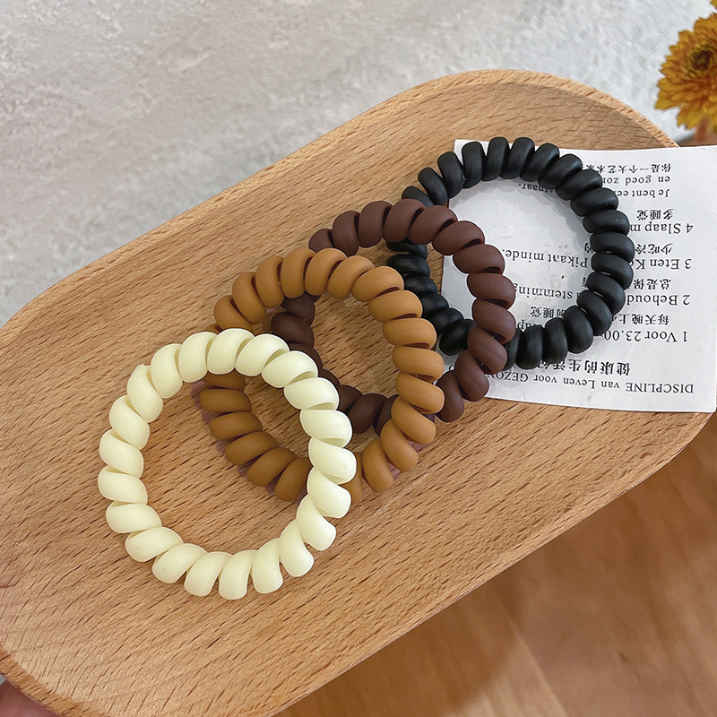 The autumn and winter milk coffee-colored telephone line hair band, women's seamless hair tie, simple hair tie rubber band, hair tie and headwear are versatile details Picture