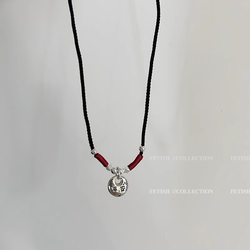 New Chinese-style hand-woven peace and fortune pendant necklace for women, a retro ethnic style red rope collarbone chain-like accessory Application Scenario