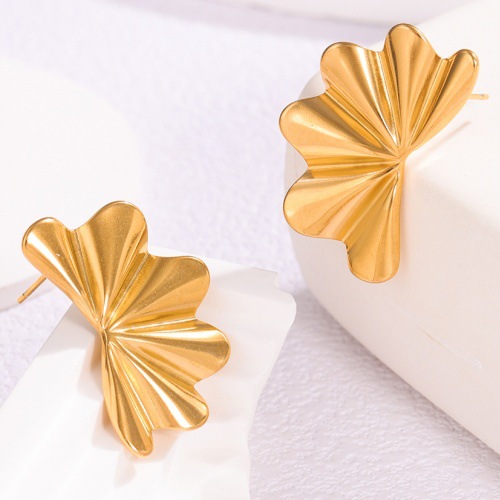Irregular titanium steel ear studs for women, a niche European and American design, anti-color fading, ins style cross-border exclusive high-end earrings Application Scenario