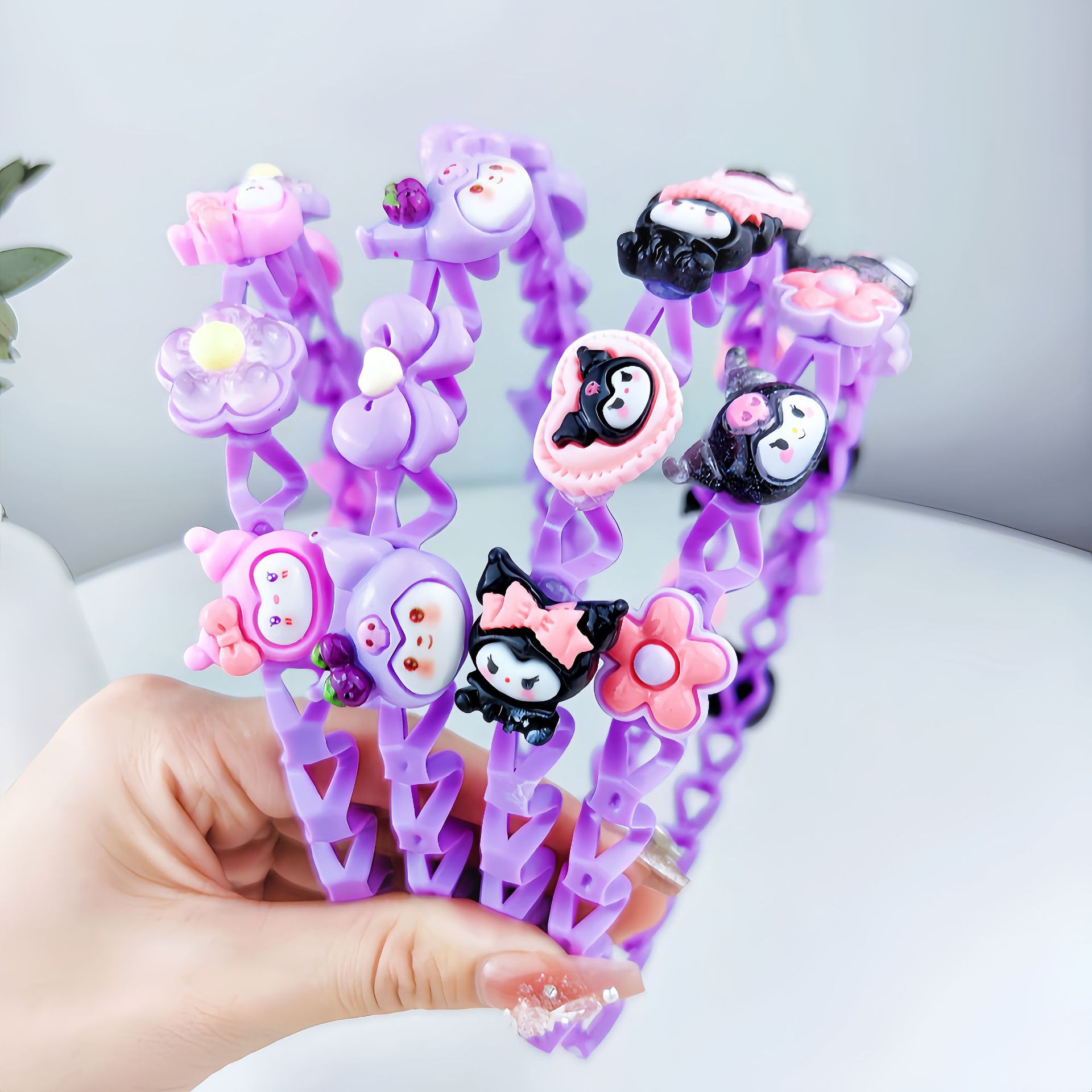 Sanrio Kuromi 2024 New Children's Hair-Safe headband, a perfect tool for girls to tidy up broken hair, a cute card for girls full figure