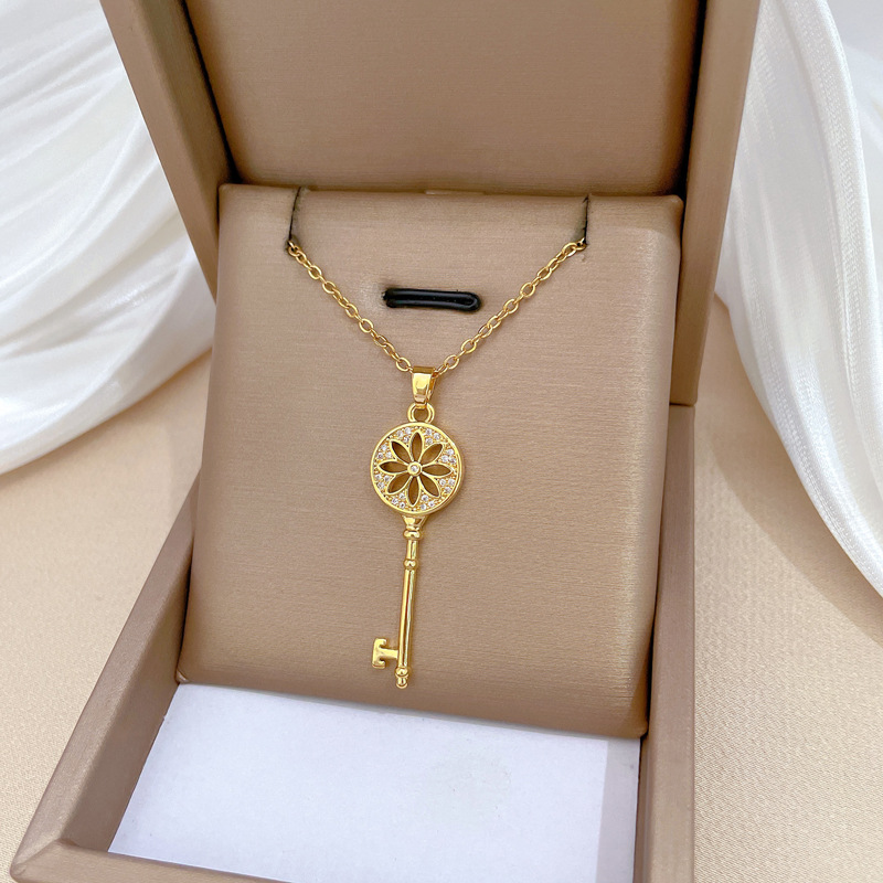 【 Titanium Steel 】 Sunflower key, light luxury and elegant, full diamond necklace, versatile for women, collarbone chain, titanium steel chain Specification drawing