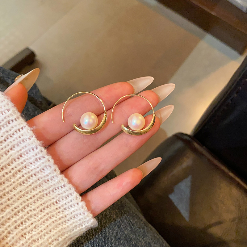 Light luxury, fashionable and simple pearl ear rings, new spring trendy earrings for women, high-end and unique trendy earrings wholesale full figure