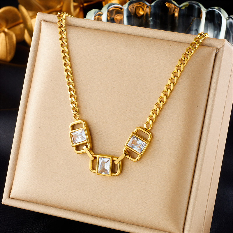 A European and American fashionable, retro and simple square necklace with emerald rhinestones and titanium steel chain connection details Picture