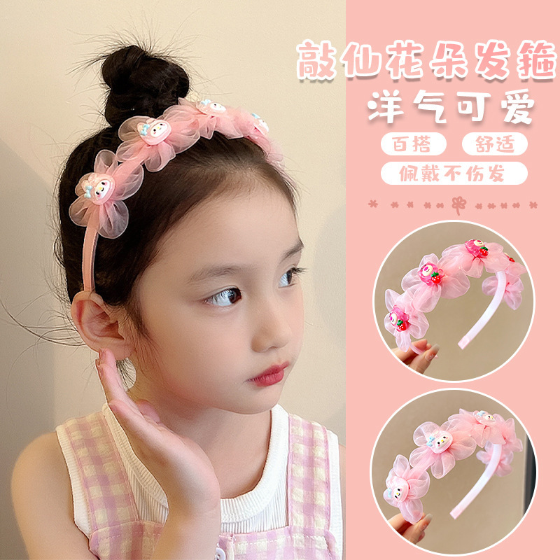 The Kuromi series of children's hair bands have teeth that are anti-slip and won't damage the hair. They are headbands for little girls to organize broken hair clips and headwear full figure