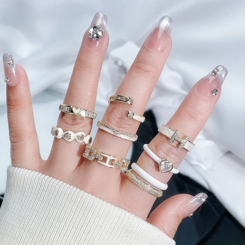 Minimalist and unique letter heart drop glaze open ring for women, light luxury, trendy and versatile, elegant and exquisite layered ring Application Scenario
