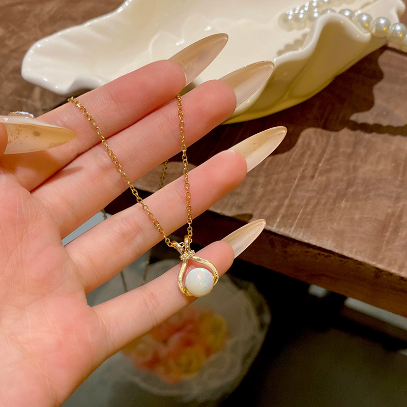 Mermaid Princess pearl Pendant necklace, a women's light luxury, niche and high-end style lucky bag, collarbone chain, versatile and popular neckchain accessory Specification drawing
