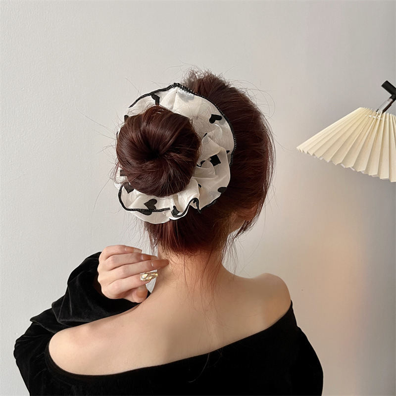 Elegant bun hairstyle, large intestine hair band, large beige hair rope, hair accessory, gauze hair tie, leather band hair accessory Specification drawing
