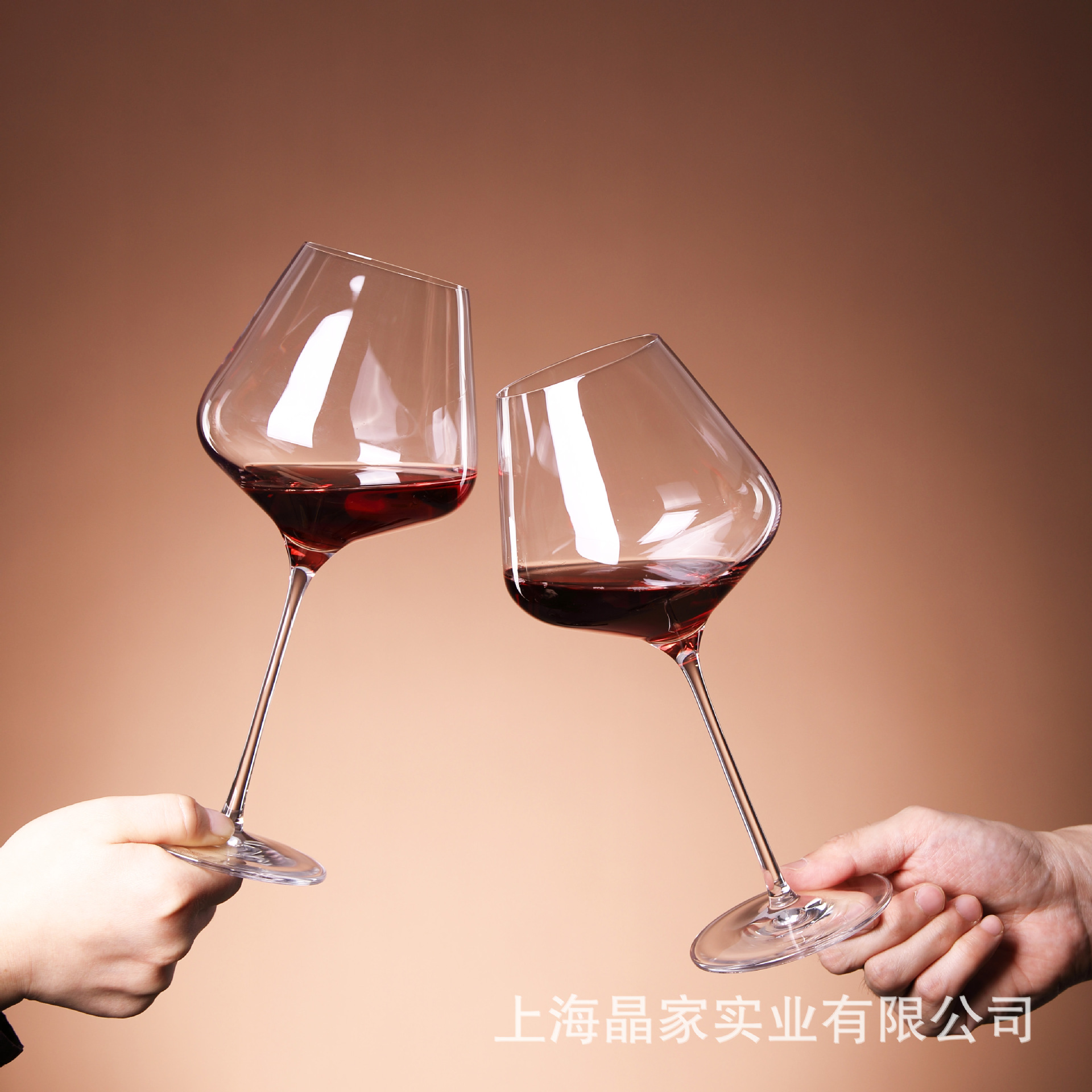 Cold-cut transparent all-red goblets, commercial hotel wine glasses, all-black glass red wine glasses available for wholesale with LOGO printing Specification drawing