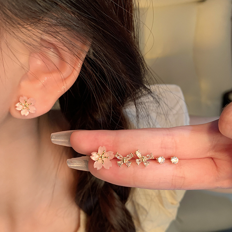 Pink butterfly flower stud earrings for women's summer, small and exquisite, 2024 new style, elegant and light luxury, internet-famous earrings details Picture