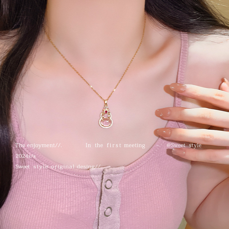 French high-end style pink cat's eye gourd pendant necklace, women's super sparkle full of diamonds, the same style collarbone chain necklace as the Internet celebrity details Picture