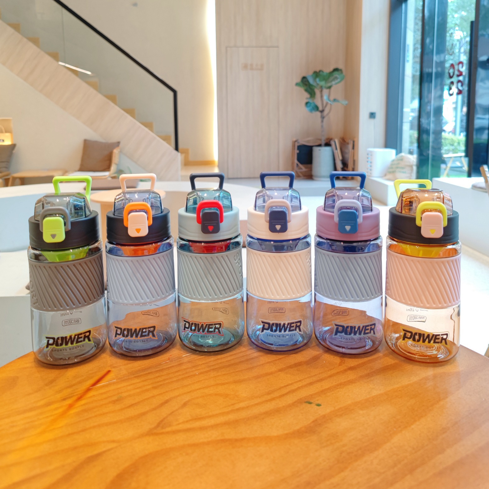 Simple and sporty plastic cup, high appearance level, adult direct drinking water cup, tea strainer, portable, fashionable and fitness cup at hand details Picture