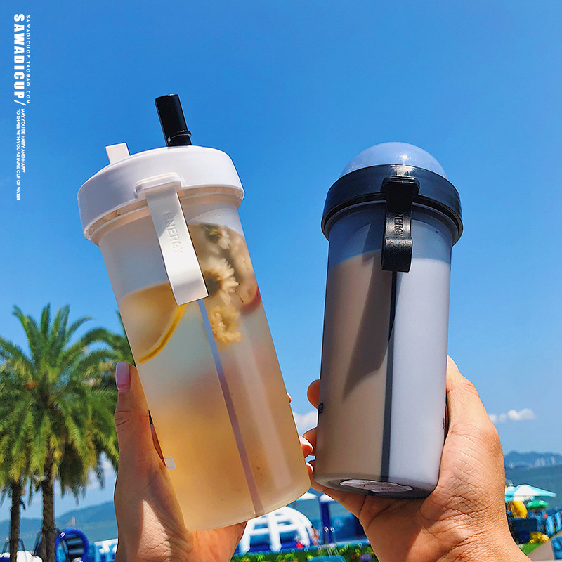 The Korean version of the popular double-drinking cup is a creative couple's shared double-straw plastic portable anti-drop thickened portable cup full figure