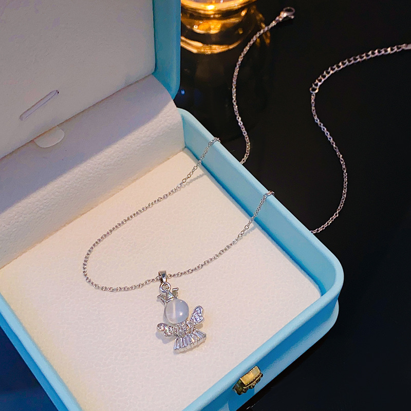 Wholesale of fashionable and light luxury cat's eye stone crown angel necklace for women, studded with diamonds, zircon pendant, titanium steel collarbone chain Specification drawing