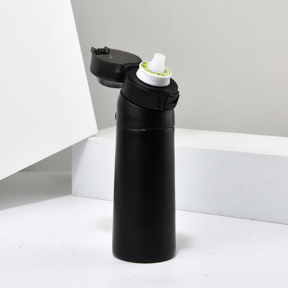 Amazon's new 304 stainless steel playful insulated cup 650ML portable straw bouncing cup Outdoor scented cup Specification drawing