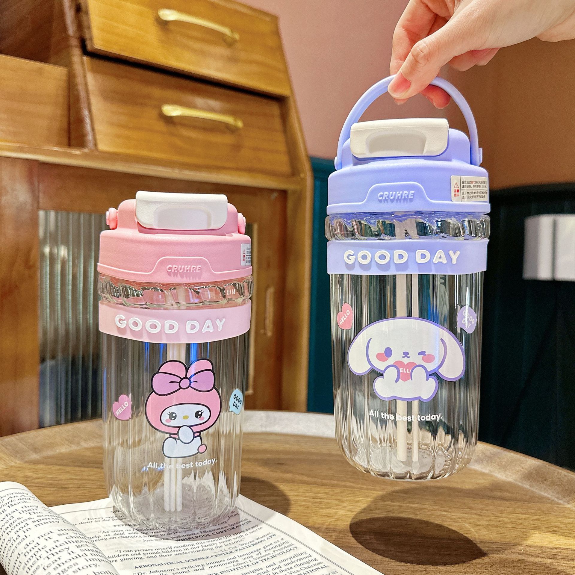 The new Sanrio glass cup features a high level of appearance, cartoon coffee cup, cute and portable double drinking cup for girls and students on Instagram details Picture