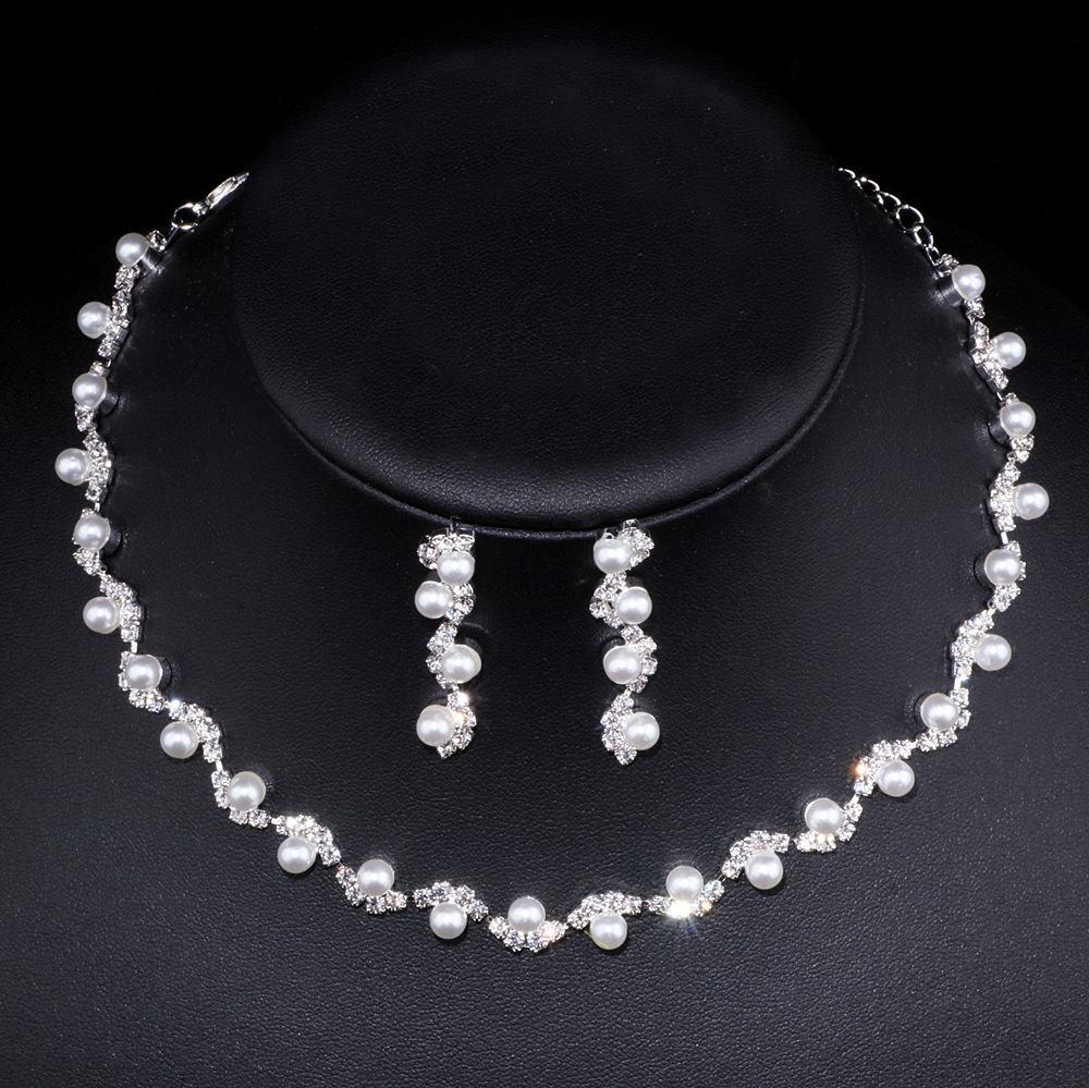 Cross-border wedding accessories, European and American fashionable and simple diamond-encrusted set necklaces, earrings, bridal wedding jewelry for women details Picture