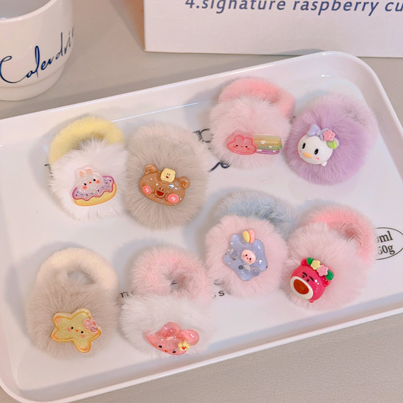 Autumn and winter children's plush hair bands with high elasticity and thickening do not hurt hair. Soft and cute cartoon hair ties. Adorable baby ponytail hair accessories Application Scenario